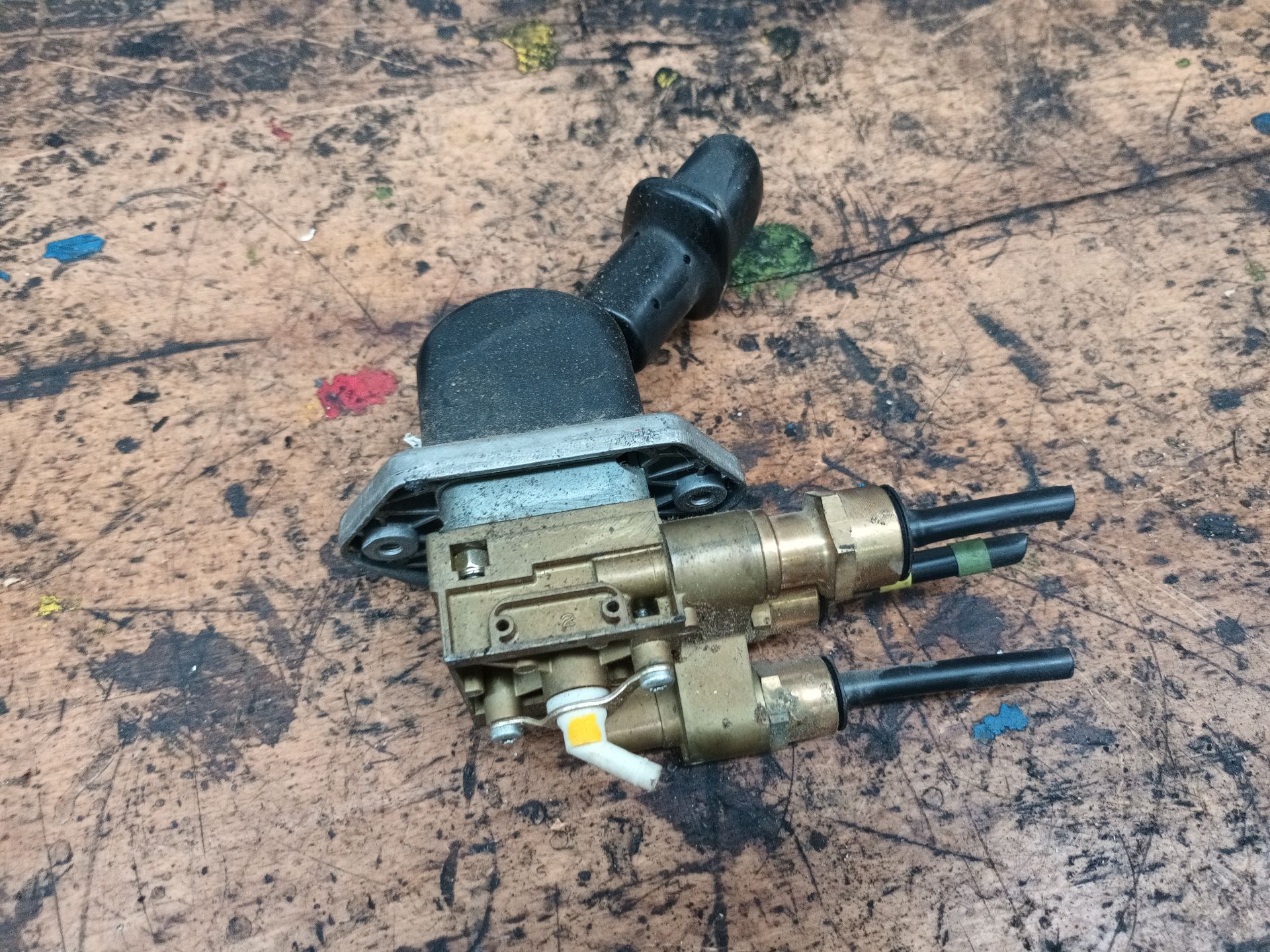 palanca_freno_de_mano_50104224037420813850_renault_premium_upn6t2