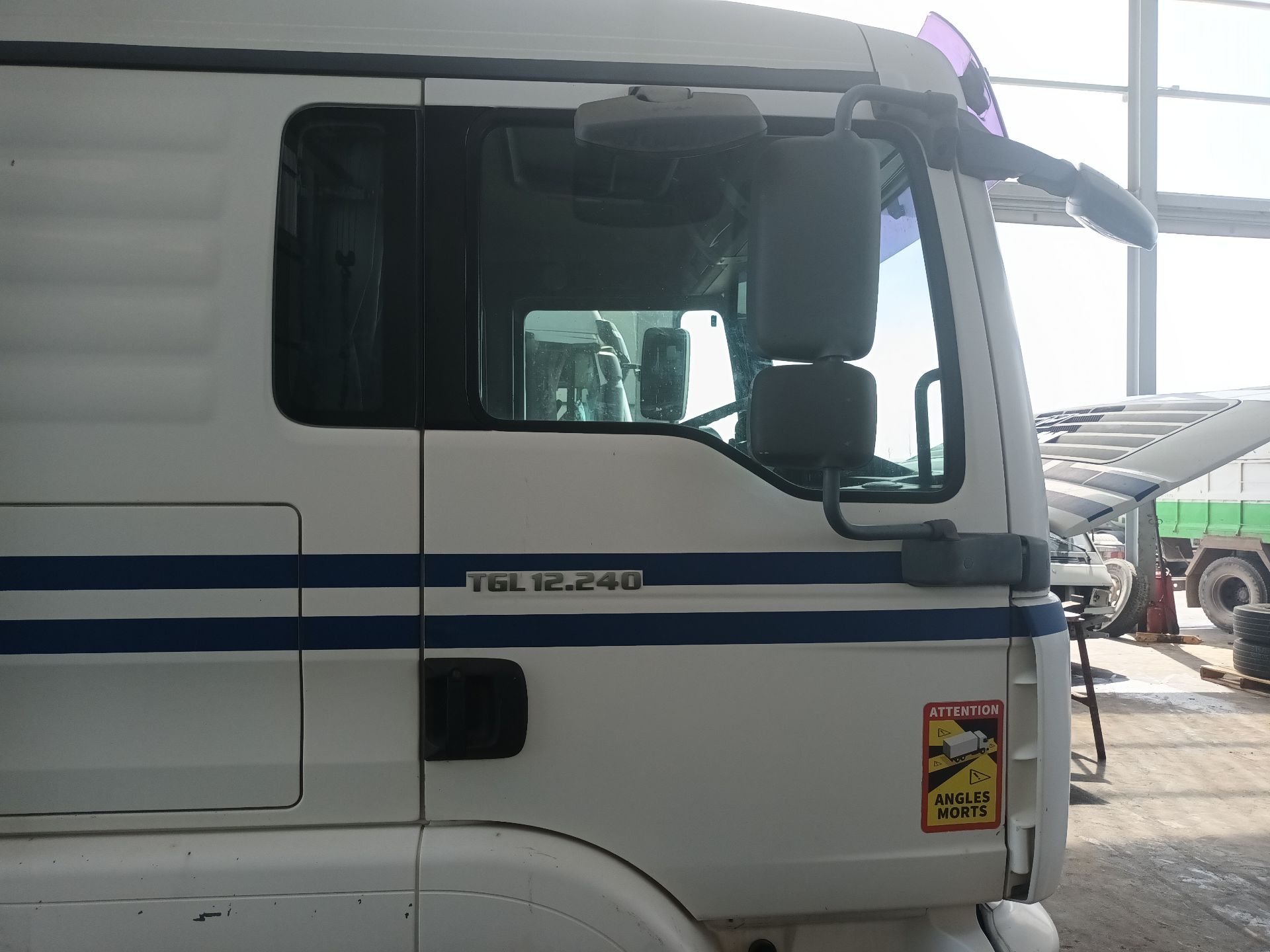 PUERTA DELANTERA DERECHA MAN MAN TGL 12.240 FC FRC FLC FLRC 2005- 240CV 6871CC 1008096