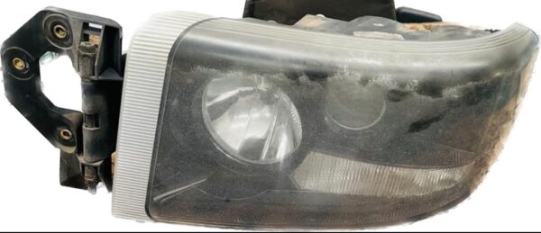 faro_izquierdo_7482588675_renault_trucks_premium_2_lander_460_18_1011692