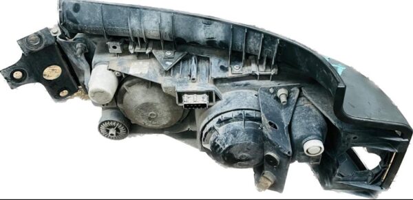 faro_derecho_5010231670_renault_trucks_premium_distribution_320_26d_1007888