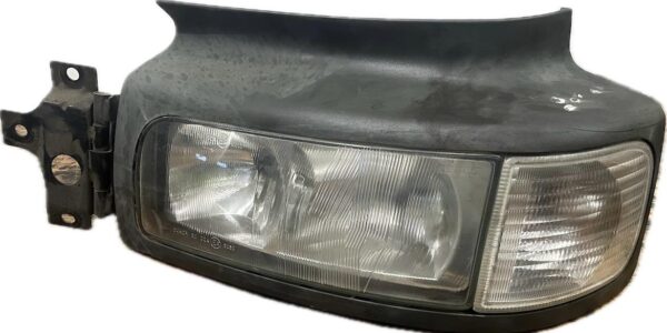 faro_izquierdo_5010379321_renault_trucks_premium_distribution_270_18_1007884