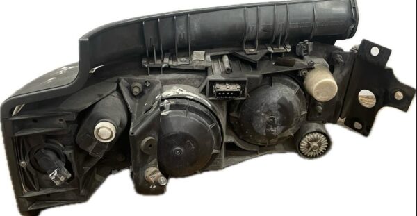 faro_izquierdo_5010379321_renault_trucks_premium_distribution_270_18_1007884
