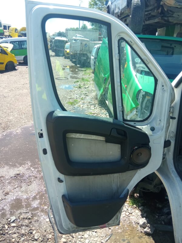 puerta_delantera_izquierda_9002ej1682477580_citroen_jumper_27c1_9d_swb_combi_confort