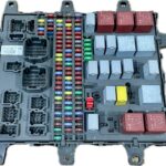 caja_de_fusibles_7421899301_renault_trucks_renault_trucks_midlum_240_13_2006_240cv_7200cc_1008645