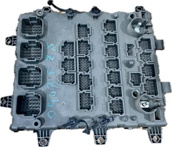 caja_de_fusibles_7421899301_renault_trucks_renault_trucks_midlum_240_13_2006_240cv_7200cc_1008645