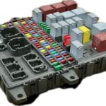caja_de_fusibles_7421899301_renault_trucks_renault_trucks_midlum_240_13_2006_240cv_7200cc_1008645