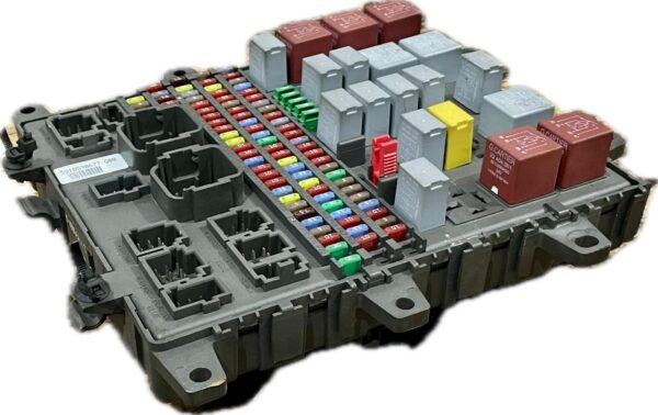 caja_de_fusibles_7421899301_renault_trucks_renault_trucks_midlum_240_13_2006_240cv_7200cc_1008645