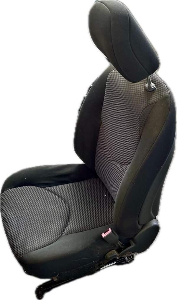 asiento_delantero_derecho_71100_42l74_b17110042l74b171100_42l75_b07110042l75b0_toyota_rav4_2_2_d4d_active_4x4