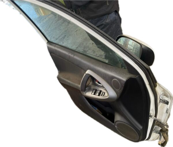 puerta_delantera_izquierda_67002_421206700242120_toyota_rav4_2_2_d4d_active_4x4