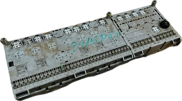 caja_de_fusibles_13980621361031_scania_scania_4_series_124_l_420_1996_420cv_11700cc_1009893