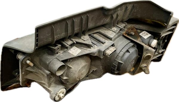 faro_derecho_5010468977_renault_trucks_premium_distribution_270_18_1007884