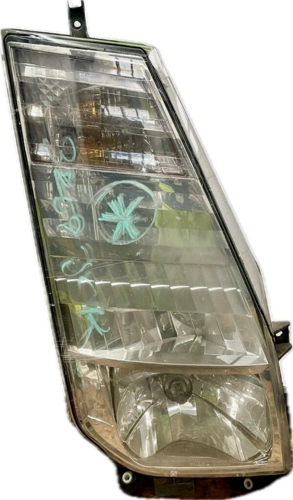 faro_derecho_26010_lc60a26010lc60a_nissan_nissan_nt400_cabstar_28_12_2014_122cv_2488cc_1018617