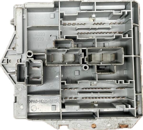 caja_de_fusibles_1367661080_citroen_jumper_27c1_9d_swb_combi_confort