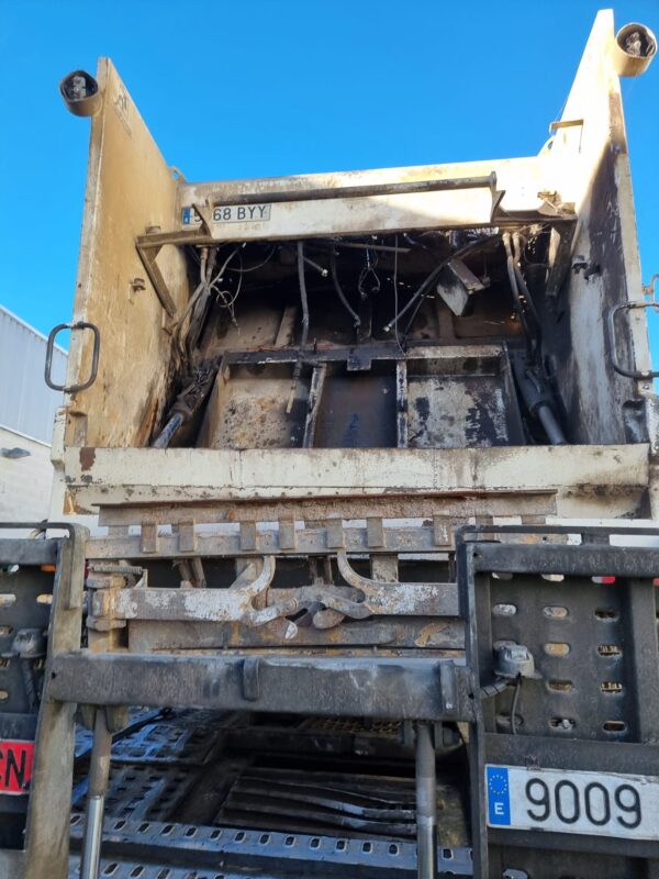 renault_trucks_renault_trucks_premium_distribution_400_18d_t_2000_392cv_11100cc_1006482