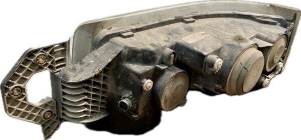 faro_derecho_7482588692_renault_trucks_renault_trucks_premium_2_distribution_450_18_d_2005_450cv_10800cc_1008575