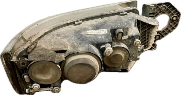 faro_izquierdo_7482588678_renault_trucks_renault_trucks_premium_2_distribution_450_18_d_2005_450cv_10800cc_1008575