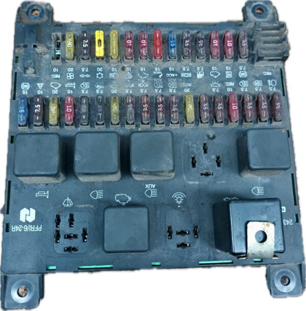 caja_de_fusibles_24063d6401_243109x406_nissan_nissan_atleon_140_80_2003_136cv_3990cc_1016701