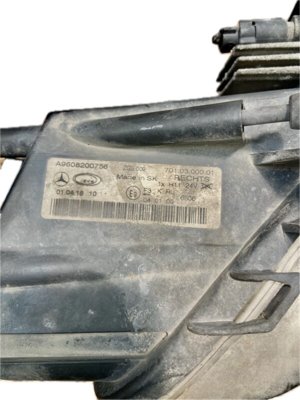 faro_antiniebla_derecho_a9608200756_mercedes_benz_mercedes_benz_actros_mp4_1843