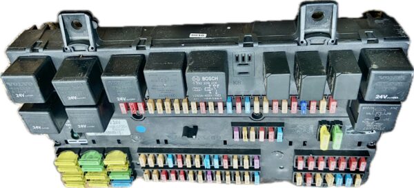 caja_de_fusibles_20367208_21732199_20568055_volvo_volvo_fm_fm_410_2005_410cv_10800cc_1010739