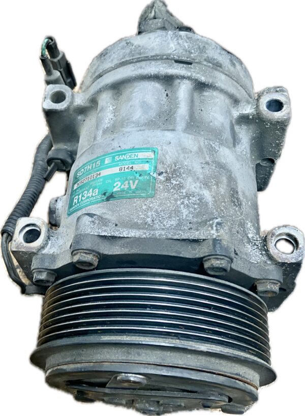 compresor_de_aire_acondicionado_4894306_iveco_iveco_eurocargo_180_e_28_k_tector_2000_275cv_5880cc_1007103