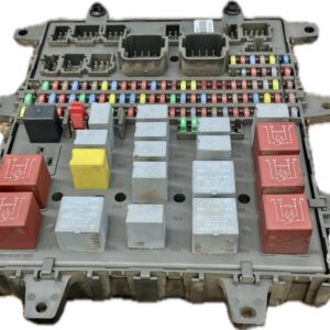 caja_de_fusibles_7421899301_renault_trucks_renault_trucks_premium_2_distribution_370_26_2005_370cv_10800cc_1008584
