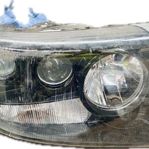 faro_derecho_7482588696_renault_trucks_renault_trucks_premium_2_distribution_370_26_2005_370cv_10800cc_1008584