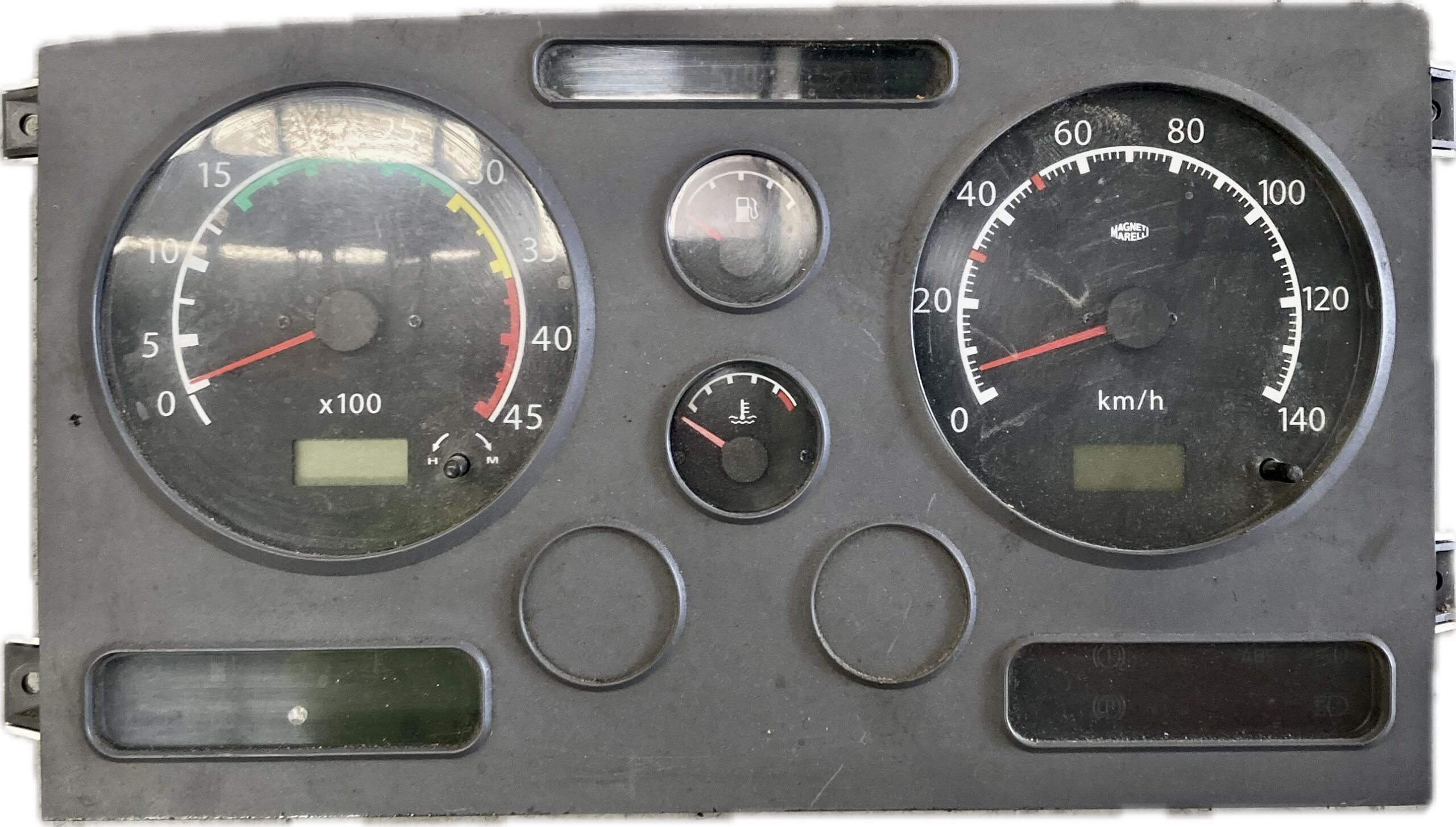 cuadro_instrumentos_248109x604_nissan_nissan_atleon_110_35_120_35_2000_106cv_2953cc_1007669