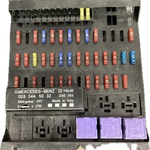 CAJA DE FUSIBLES MERCEDES-BENZ MERCEDES-BENZ AXOR 2 2533 2533 L 2004- 326CV 7201CC 1008845 - 0015433615 0015433115 0015430615