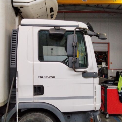 PUERTA DELANTERA DERECHA MAN MAN TGL 12.250