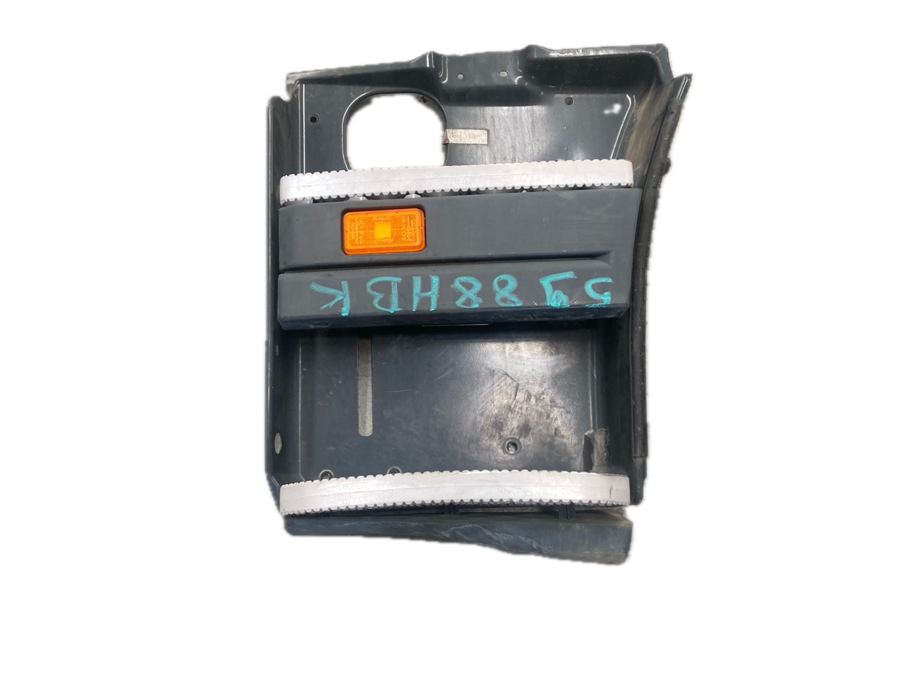 ESTRIBO IZQUIERDO SCANIA SCANIA P G R T – SERIES P 400 2010- 400CV 12742CC 1012408 - 1854227