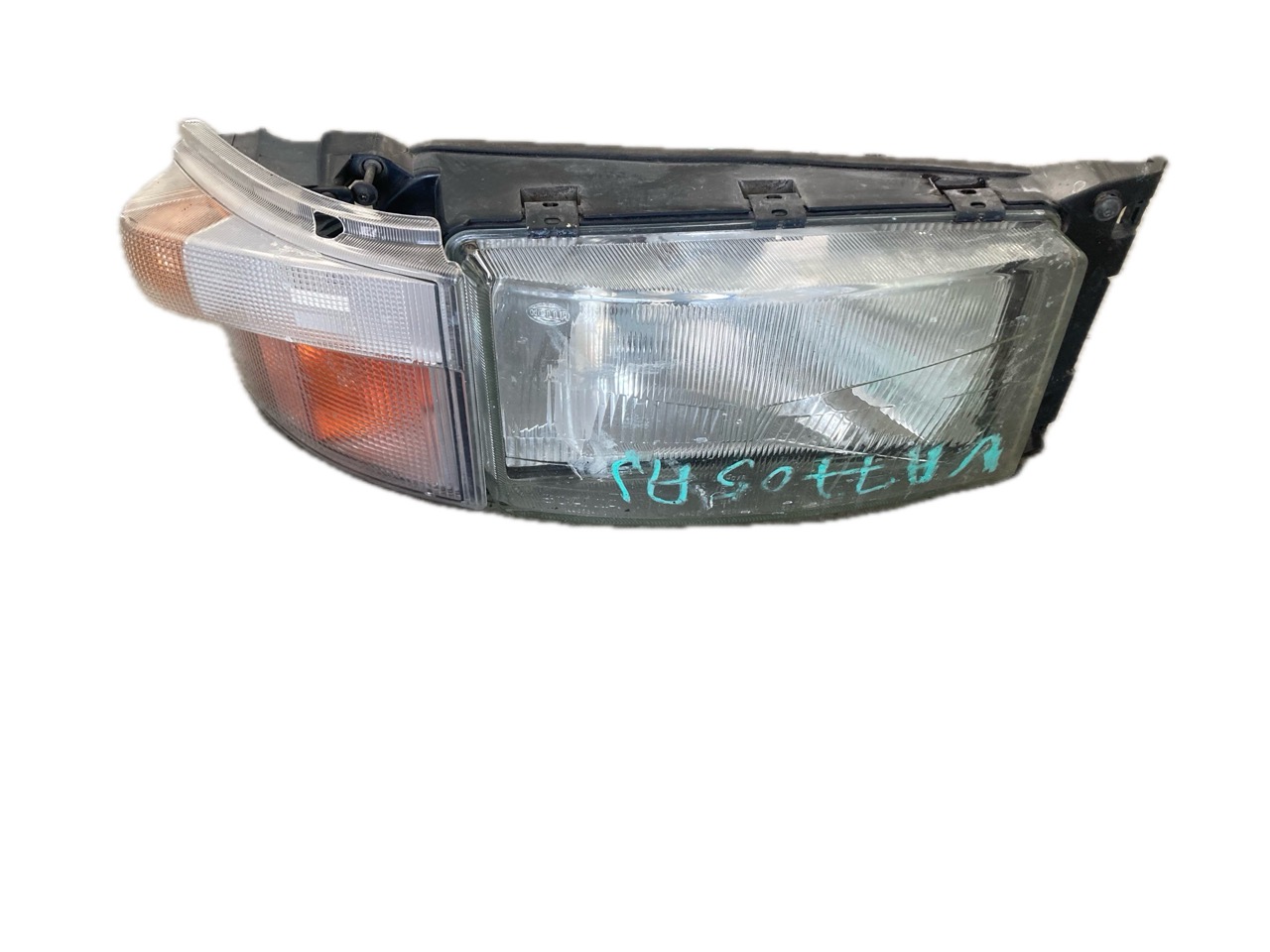 FARO DERECHO SCANIA 4 – SERIES 124 L/360 - 1732510 1467003